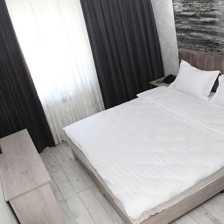 Artist Regenci Hotel Tasjkent Exteriör bild