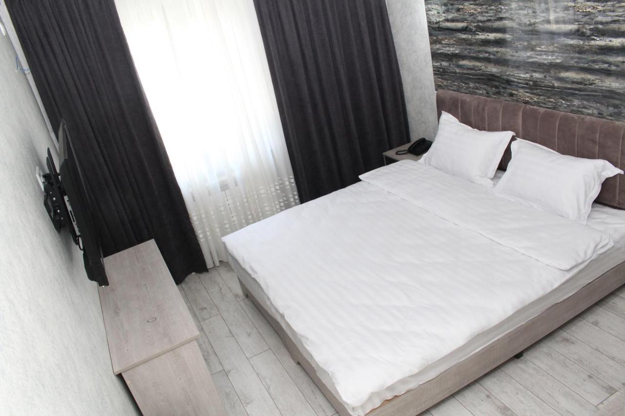 Artist Regenci Hotel Tasjkent Exteriör bild