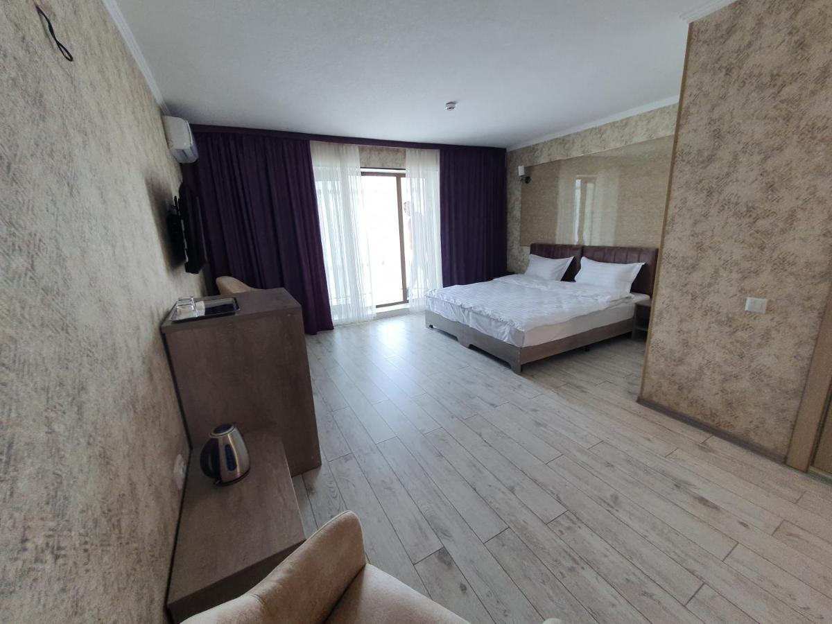 Artist Regenci Hotel Tasjkent Exteriör bild