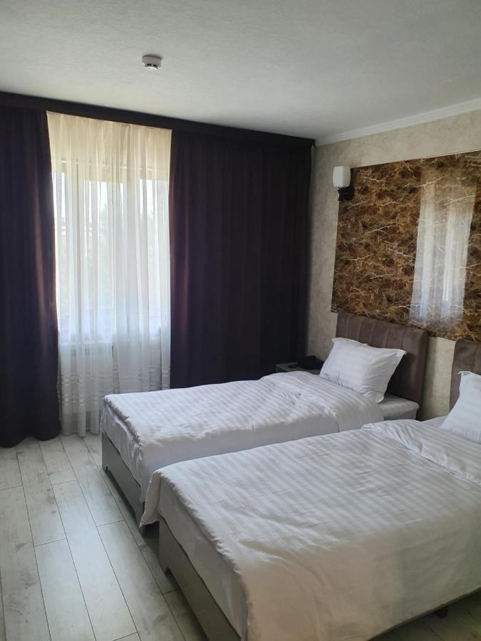 Artist Regenci Hotel Tasjkent Exteriör bild