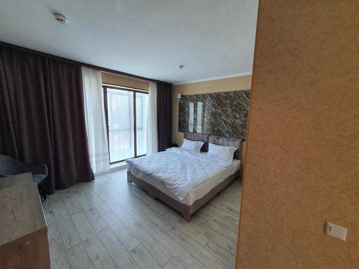 Artist Regenci Hotel Tasjkent Exteriör bild