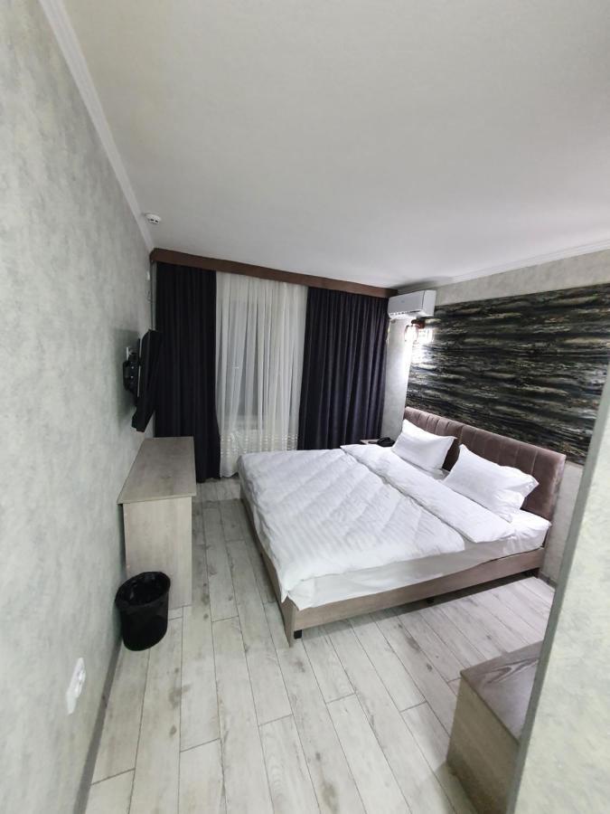Artist Regenci Hotel Tasjkent Exteriör bild