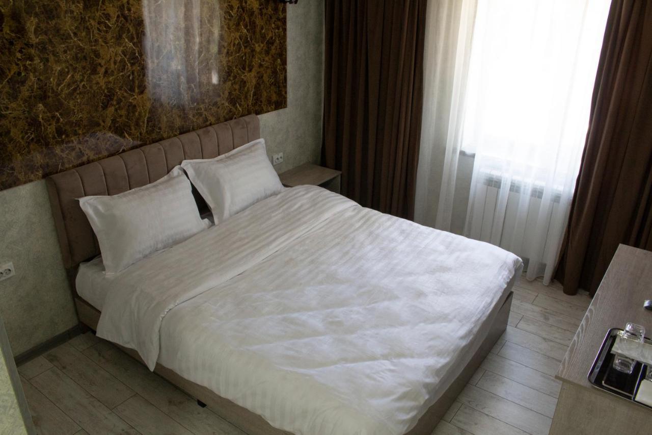 Artist Regenci Hotel Tasjkent Exteriör bild